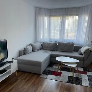 nice-apartment-with-privat-parking-near-airport.stuttgart-hotel.com/